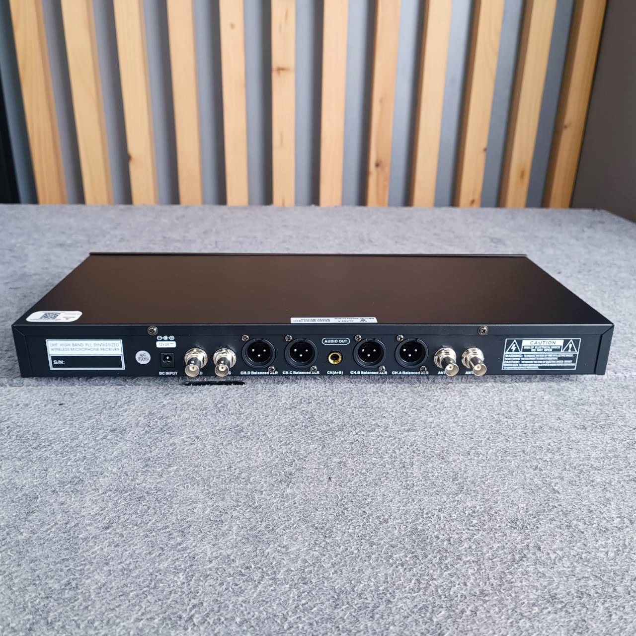 ไมค์4ด้าม MICROTECH MT-333A (4CH) ไมค์ลอย 4ด้าม UHF MICRO TECH ไมค์โครโฟน ไมค์ลอย ไมโคร เทค MT 333A MT333A เอไอ-ไพศาล