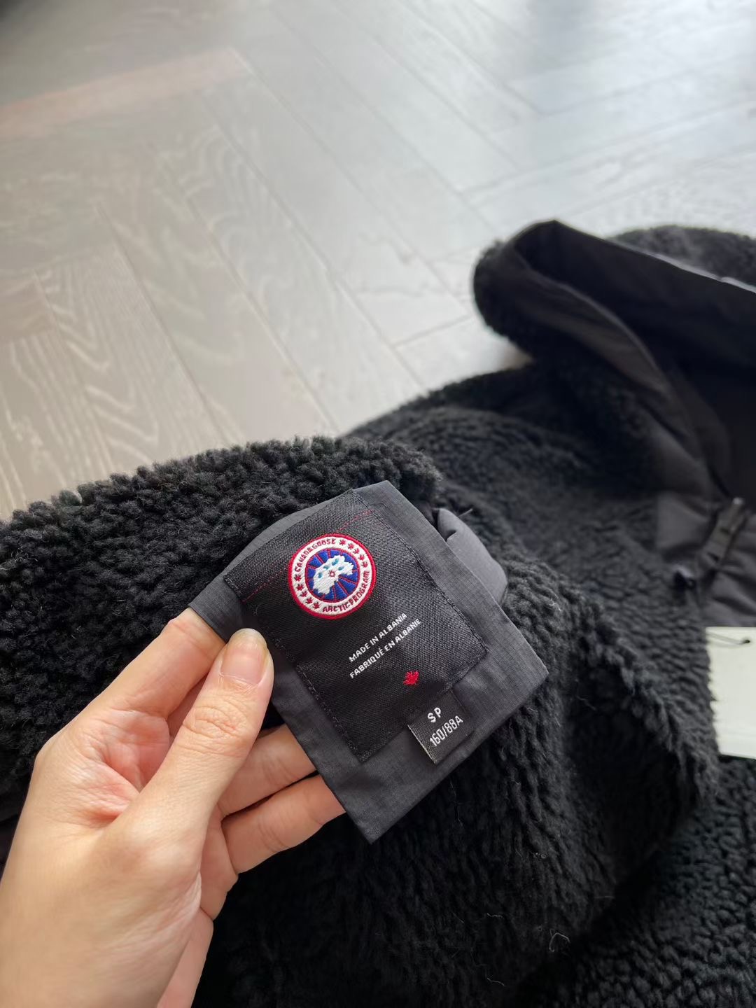 เสื้อกันหนาวมีฮู้ดใส่ได้ 2 ด้าน Canada Goose Women's Alberni Reversible Fleece Bomber Jacket มี 3 สี สินค้าใหม่ ของแท้