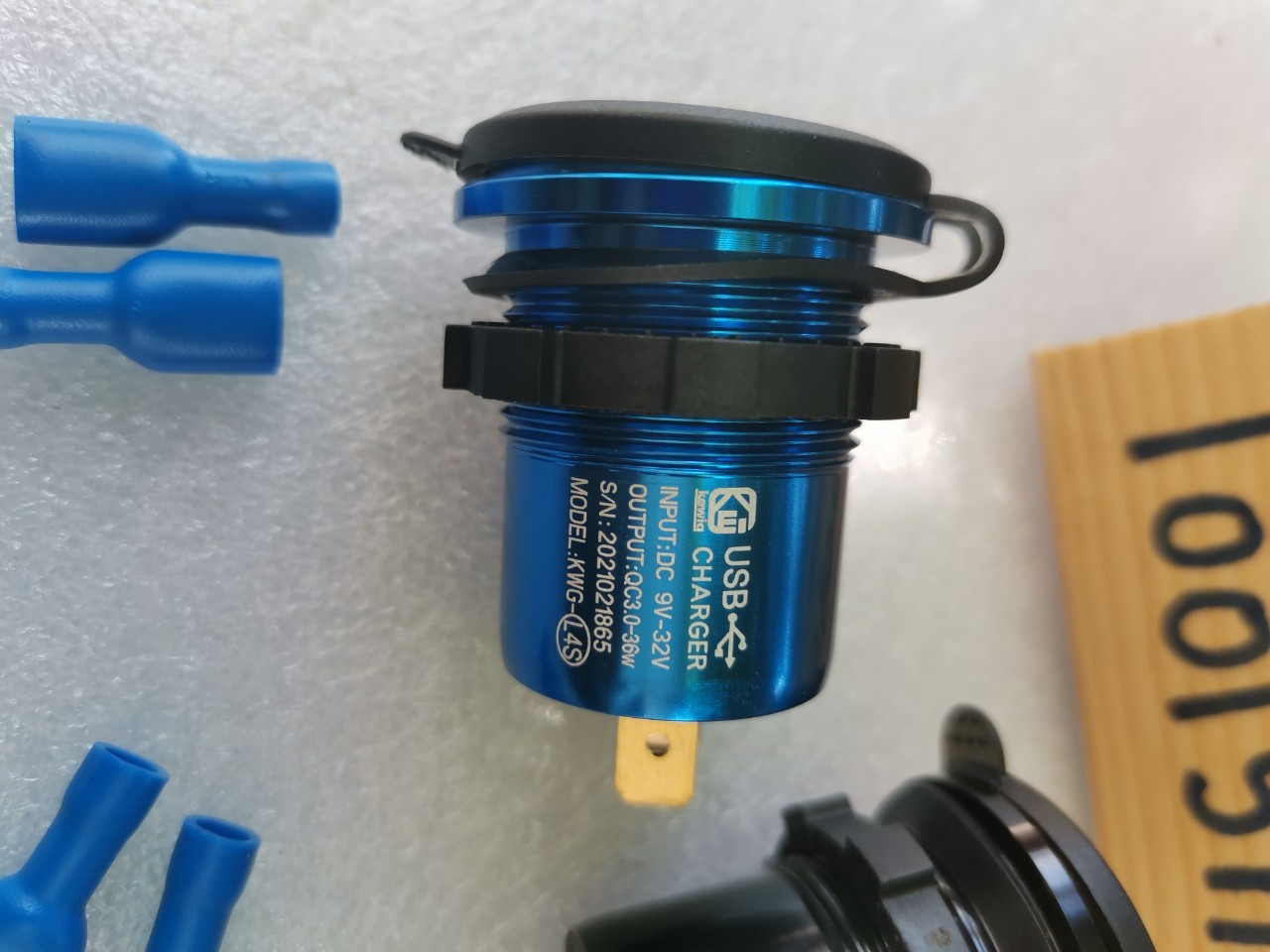 USB Charger อลูมิเนียม QC 3.0A พร้อมสวิทช์สัมพัส งานดี ไฟสวย ชาร์จเร็ว Power Box / รถยนต์
