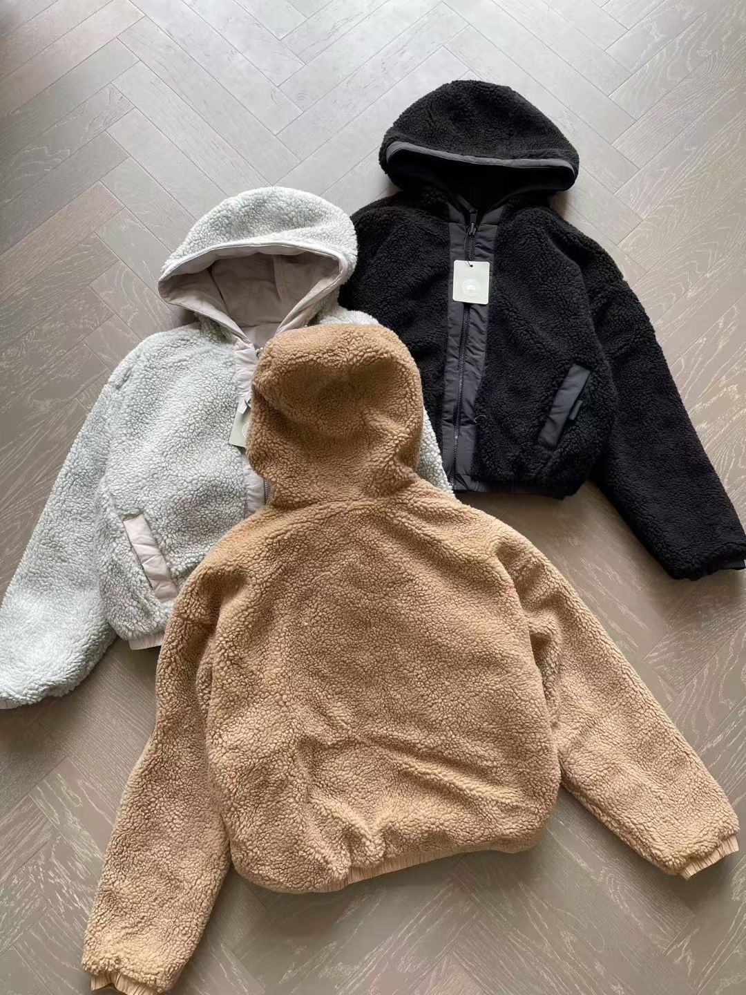 เสื้อกันหนาวมีฮู้ดใส่ได้ 2 ด้าน Canada Goose Women's Alberni Reversible Fleece Bomber Jacket มี 3 สี สินค้าใหม่ ของแท้