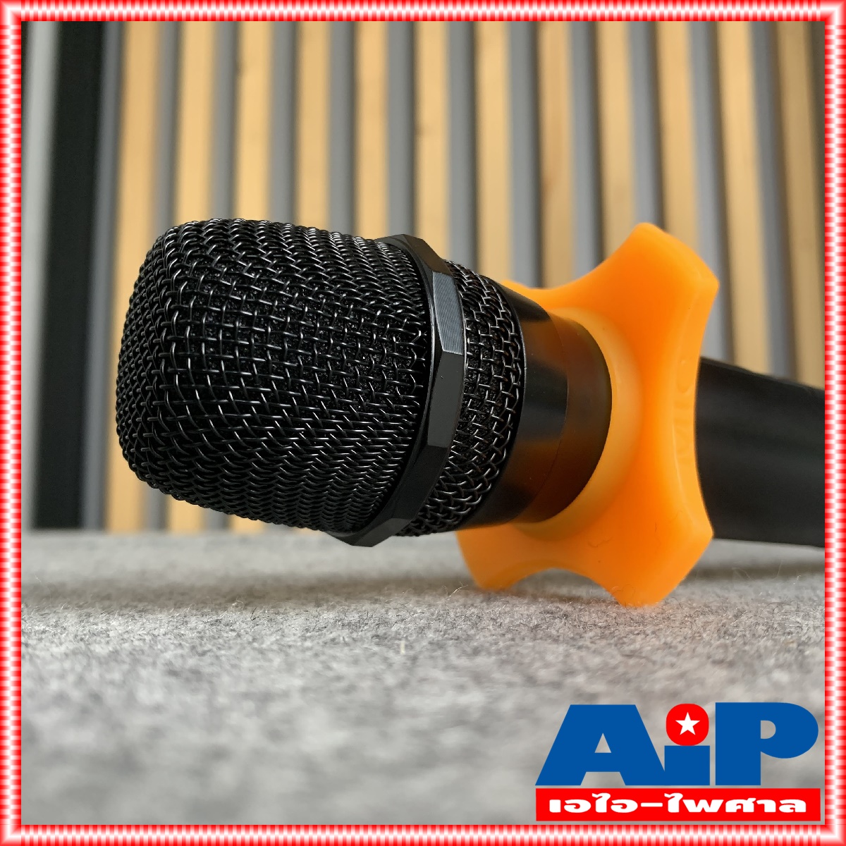 ที่รองไมค์กันกลิ้ง เหลี่ยมใหญ่ V-401 สีส้ม ที่รองไมค์ กันกลิ้ง กันกลิ้งไมค์เหลี่ยมใหญ่สีส้ม ใส่ได้ทั้ง ไมค์ลอย / ไมค์สาย เอไอ-ไพศาล