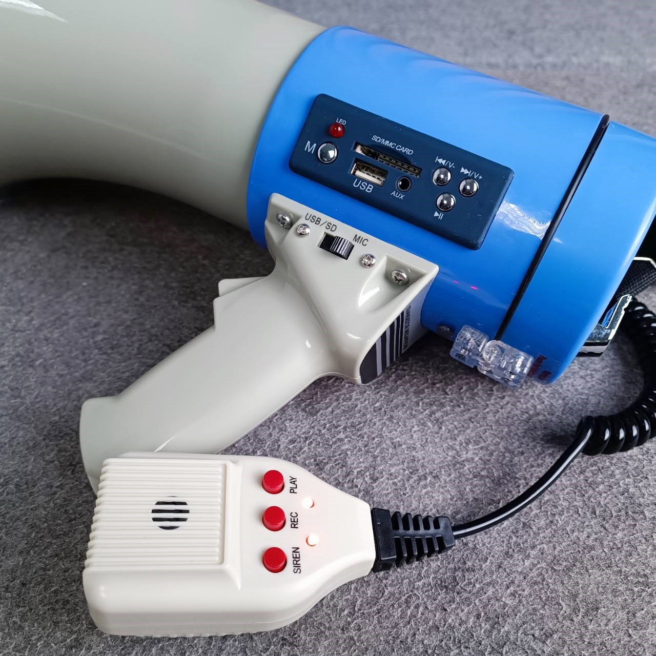 DECCON MG-3008U MG 3800โทรโข่งอัดเสียงได้ 9นิ้ว MG3008 U 70W เเบต USB โทรโข่ง ขนาด 9นิ้ว กำลัง 70วัตต์ แถมแบตเตอรี่ มีไซเรน MG 3008 U MG 3008U MG3008 U เอไอ-ไพศาล