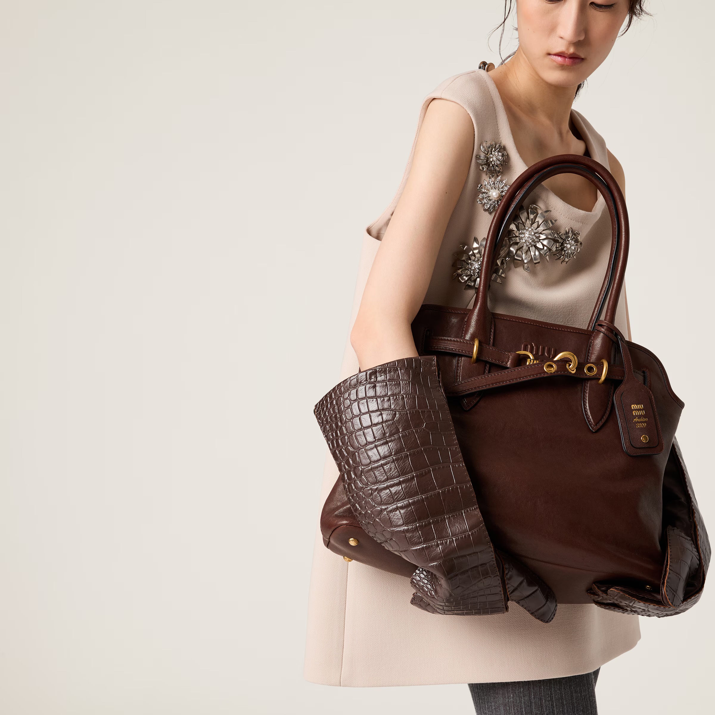 **C** กระเป๋าหนังแกะนิ่มมาก MiuMiu Aventure nappa leather bag สินค้าใหม่ ของแท้