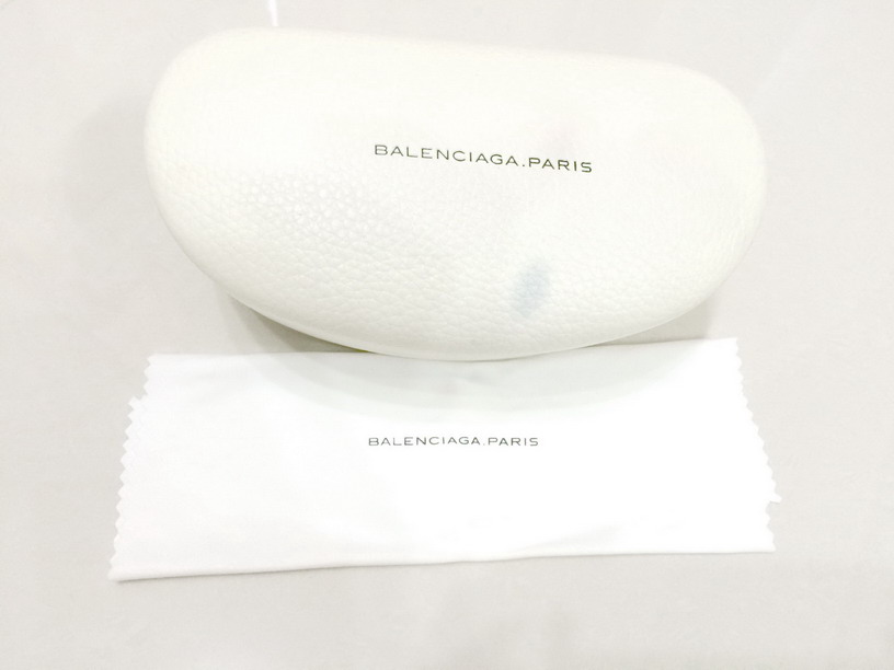 แว่นกันแดด Balenciaga บาลอง มาแล้วค่า ดังสุดๆและไฮโซมากมายค่ะแบรนด์นี้ ของแท้100%และถูกสุดๆ ส่งตรงจากUS.ค่ะ