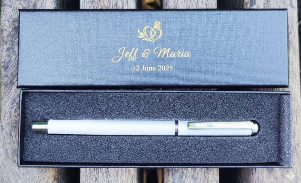 ไอเดีย ของขวัญ ของแจก ลูกค้าปีใหม่ ของชำร่วยงานแต่งงาน ปากกาลูกลื่น สลักชื่อ พร้อมกล่อง ทำ logo 319924