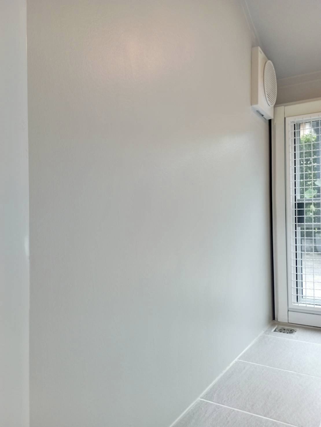 " 𝗠𝗜𝗡𝗜𝗠𝗔𝗟 𝗦𝗧𝗬𝗟𝗘 " บ้านหมา บ้านแมว ที่เน้นความเรียบง่าย สบายตา พร้อมกับโทนสีที่ลงตัว แบบรองรับการติดแอร์