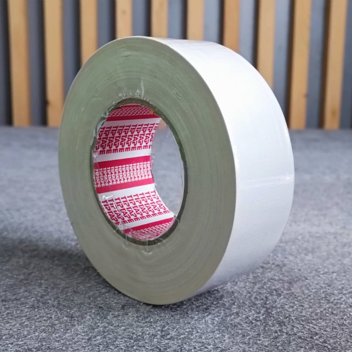 1ม้วน สีขาว แร็คซีน2นิ้ว 50หลา เทปกาว2" เทปกาว2นิ้ว เทป อุปกรณ์สำหรับงานเวที แร็คซีนสีขาว แร็คซีนยาว50หลา แร็คซีน50หลา เอไอ-ไพศาล