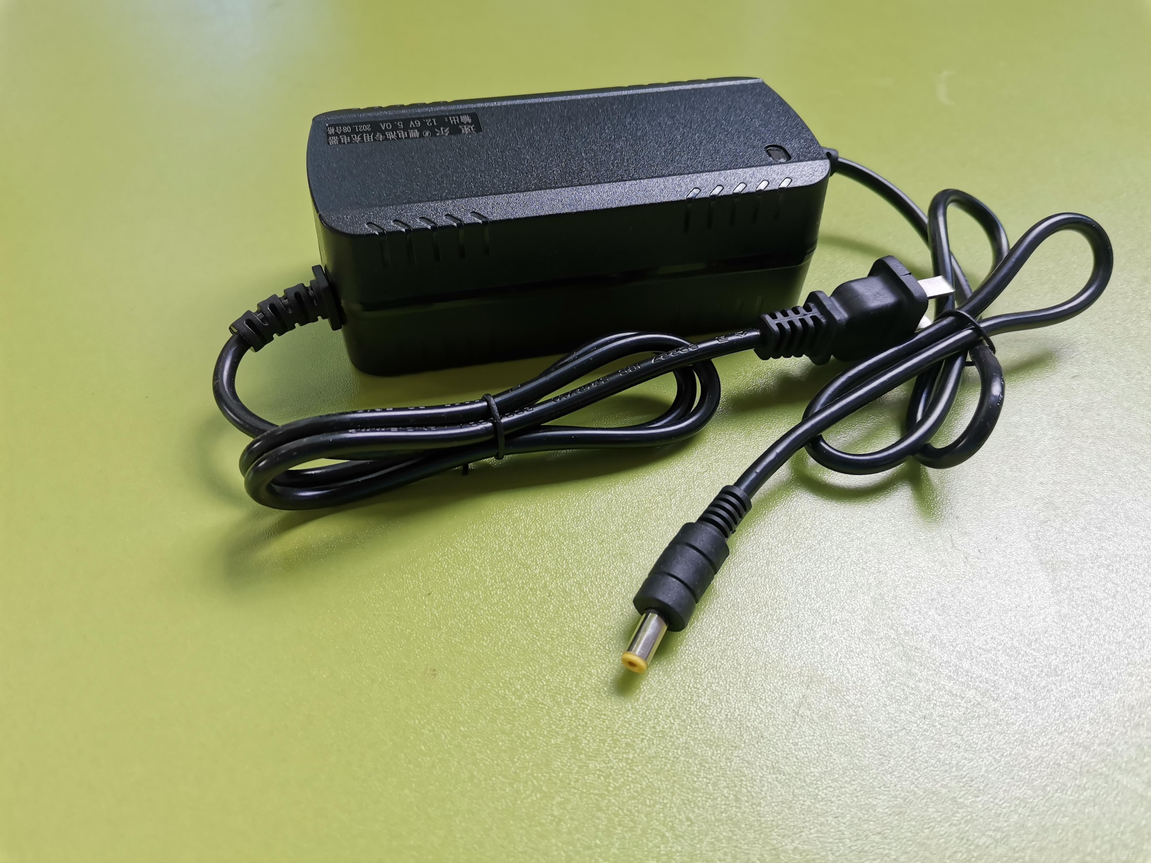 ที่ชาร์จ 12.6V ( 3S li-ion) , 14.6V ( 4S LifePo4 ) ที่ชาร์จ แบตเตอรี่ Lithuim SUER แบรนจีน หัวแจ๊ค DC 5.5*2.1