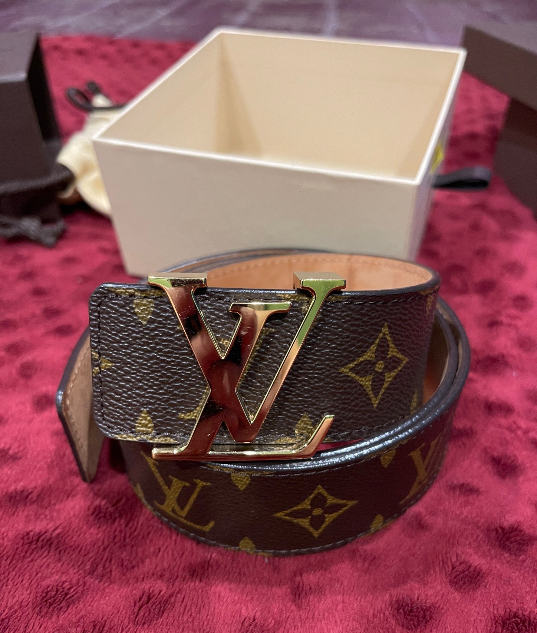 เข็มขัด Louis Vuitton Initials Monogram Brown Tan Gold Logo สภาพ 90 % เหมือนใหม่