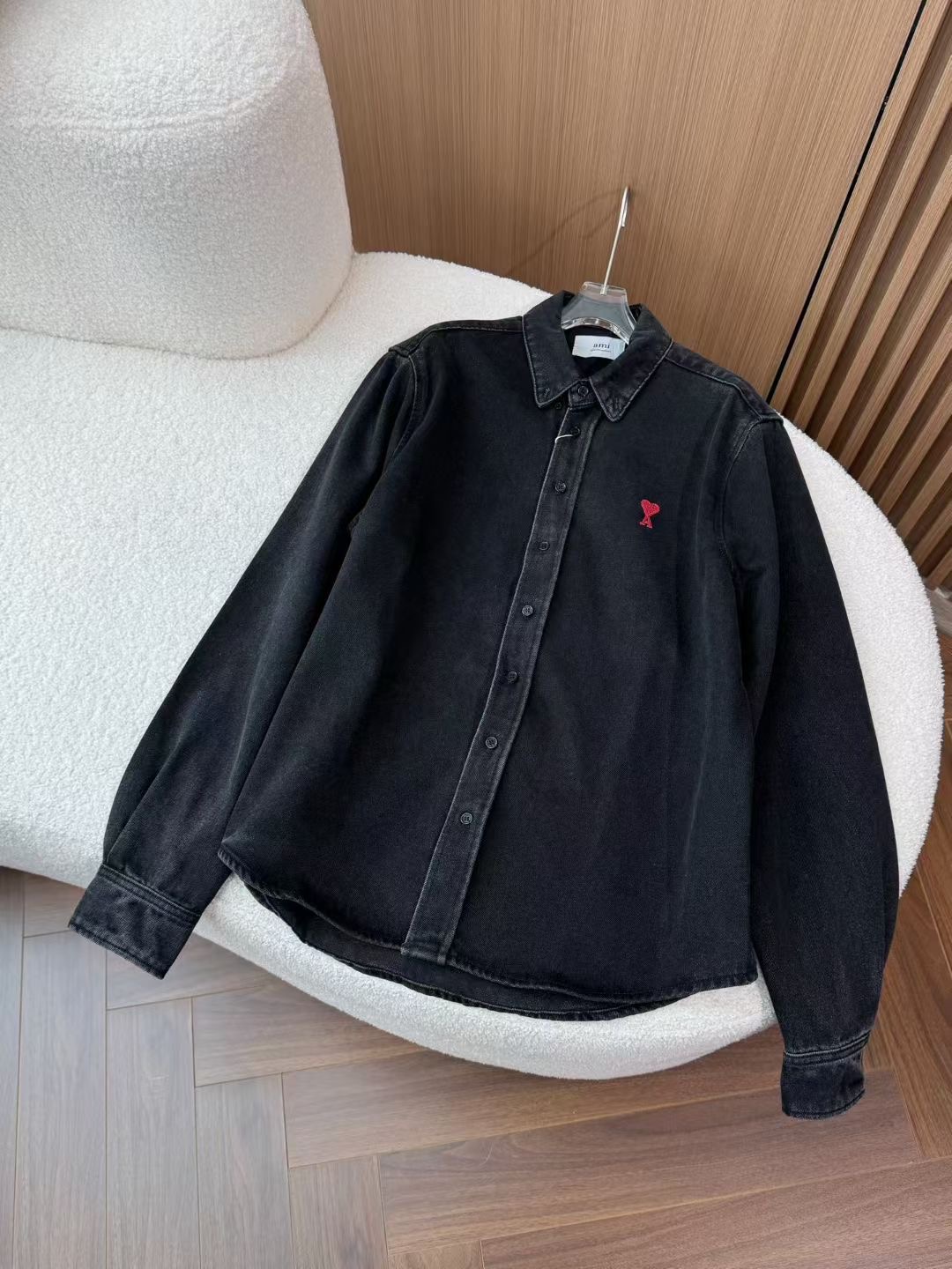 **do** เสื้อยีนส์ BLUE DENIM BUTTON DOWN AMI มี 2 สี ใส่ได้ ชาย หญิง สินค้าใหม่ ของแท้