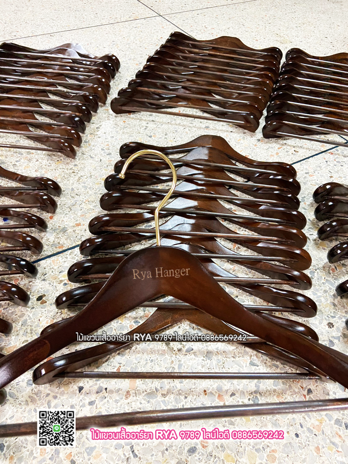 รับเลเซอร์ชื่อร้าน ชื่อแบรนด์บนไม้แขวนเสื้อ (ราคาไม่รวมไม้แขวน 60 อันๆ ละ 20 บาท 120 อันๆ ละ 15บาท)