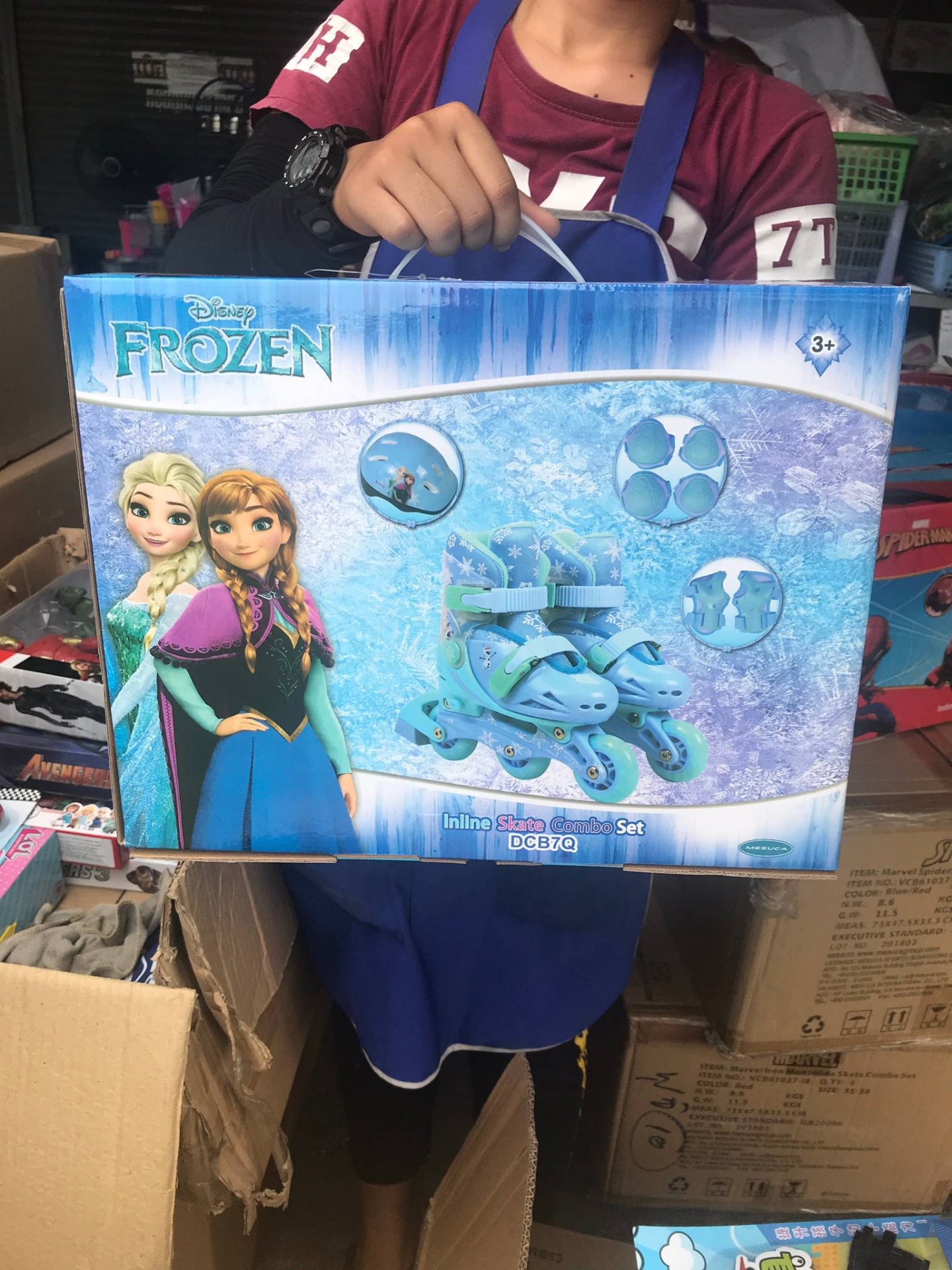 DCB-7Q ของเล่นรองเท้าสเก็ตโรลเลอร์เบลดเด็กโฟรเซ่นพร้อมหมวก สนับเข่า สนับมือ ลิขสิทธิ์ถูกต้อง (ของหมด)