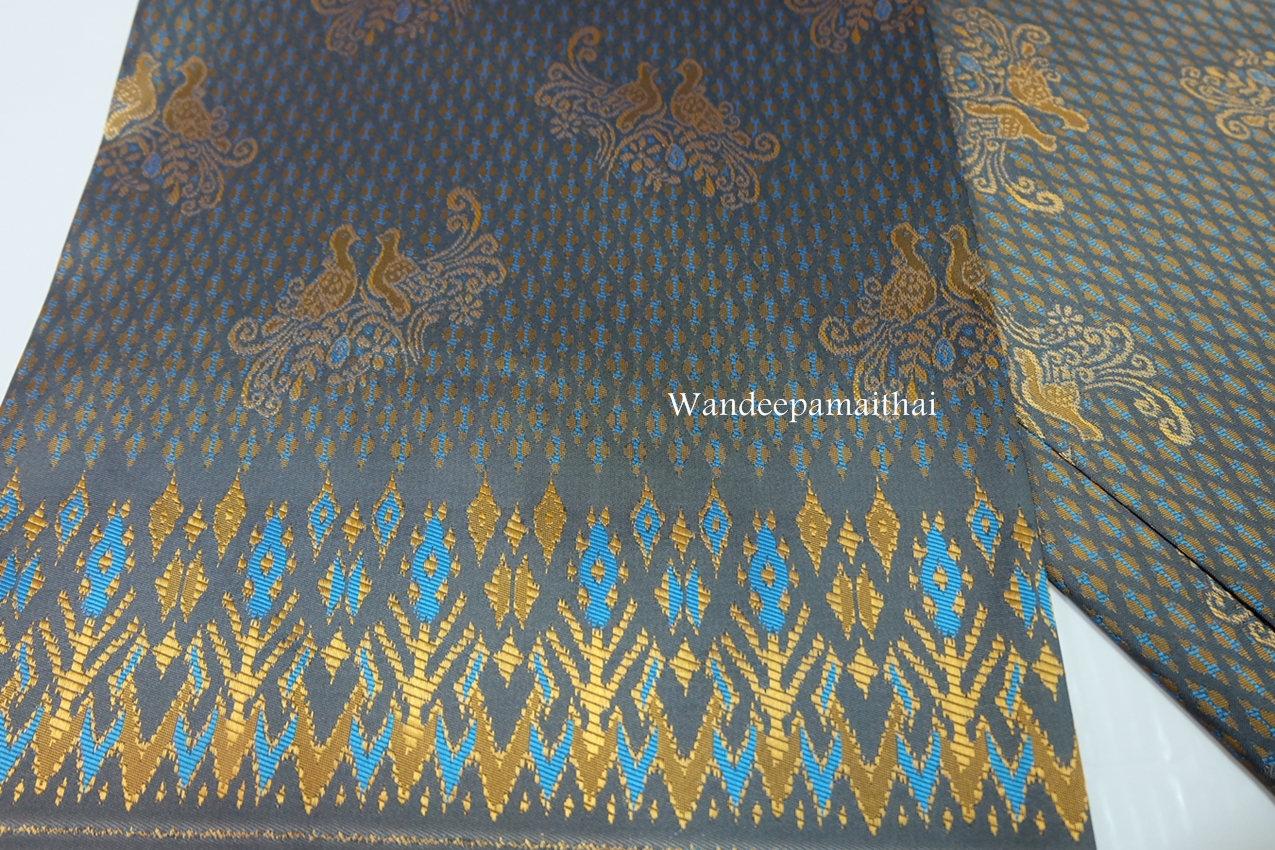 ผ้าถุงไหมเกษตร สีน้ำทะเล ลายนกยูง (ผ้าไหมรับไหว้) (ผ้ารับไหว้)