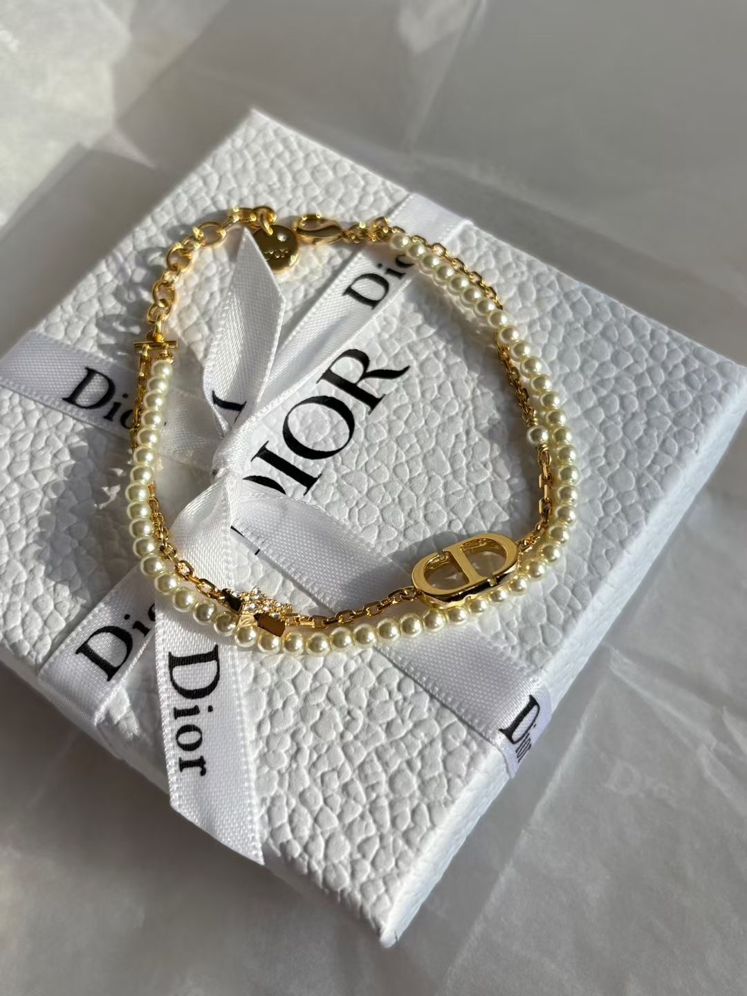 **do** สร้อยข้อมือ 2ชั้น Dior Women's Gold Metal, Resin, Pearl สินค้าใหม่ ของแท้