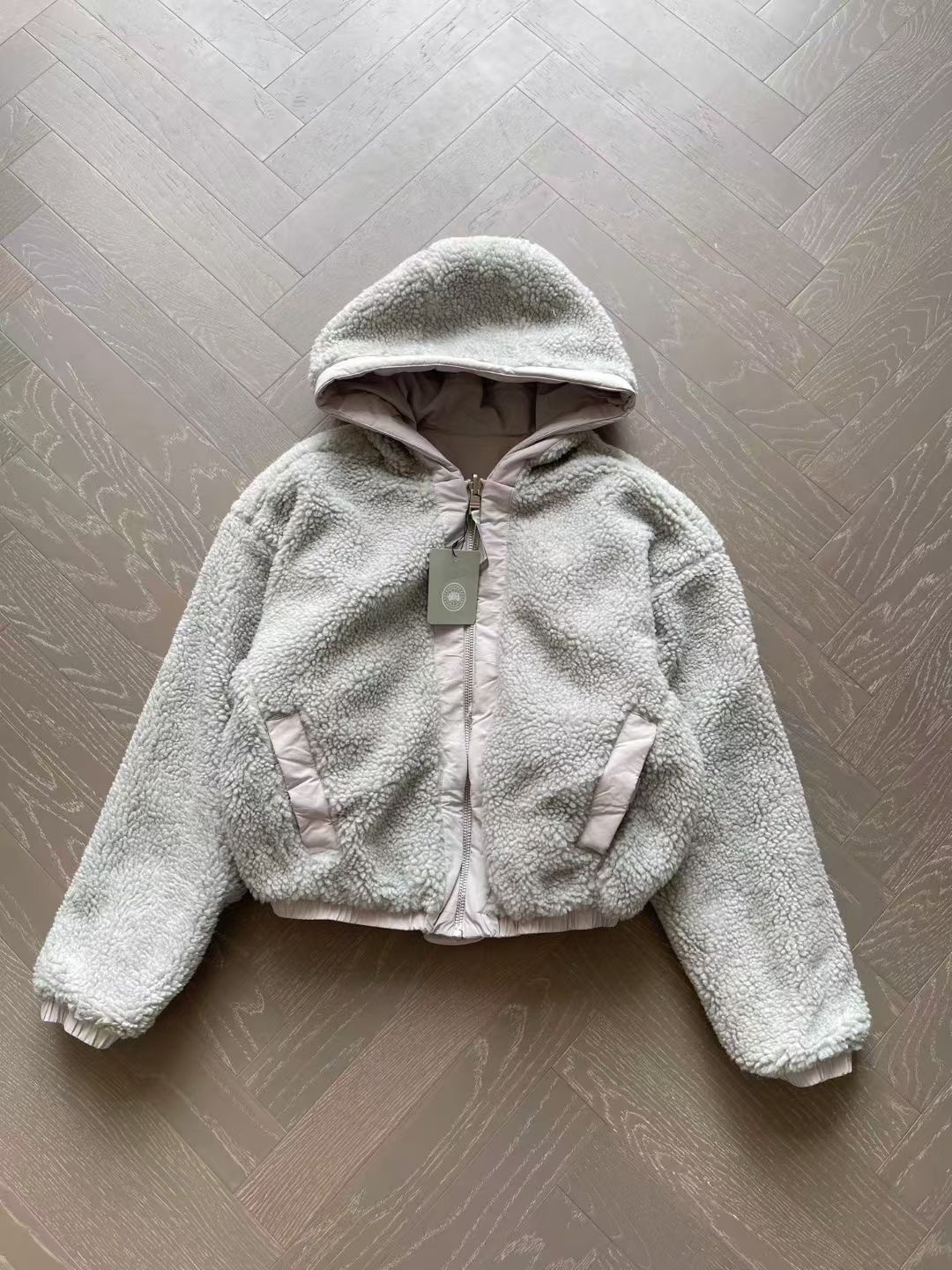 เสื้อกันหนาวมีฮู้ดใส่ได้ 2 ด้าน Canada Goose Women's Alberni Reversible Fleece Bomber Jacket มี 3 สี สินค้าใหม่ ของแท้