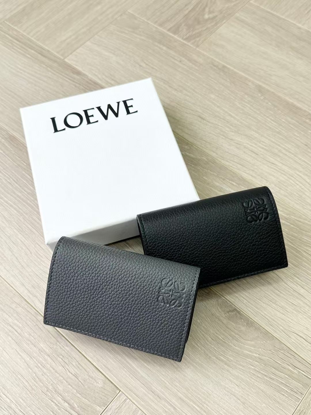 **do** กระเป๋าใส่บัตรเครดิต Loewe Business Card Holder มี 2 สีให้เลือก สินค้าใหม่ ของแท้