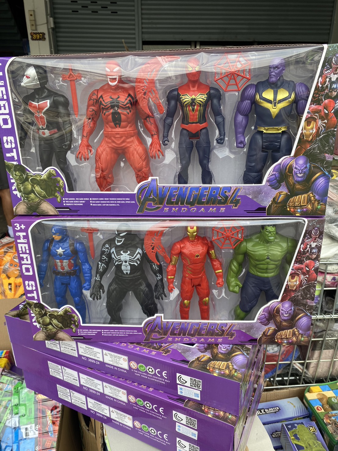 3899-24 หุ่นของเล่น หุ่นอีโร่มีไฟ 4 ตัว ปลีกกล่องละ