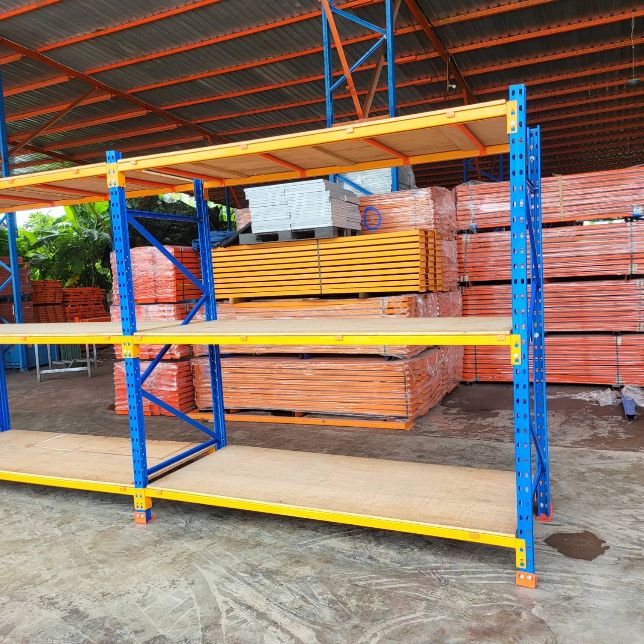 Medium rackมือสอง เข้าใหม่ ขนาด 100x243x250cm 3 ชั้น รับน้ำหนักได้ชั้นละ 500 kg