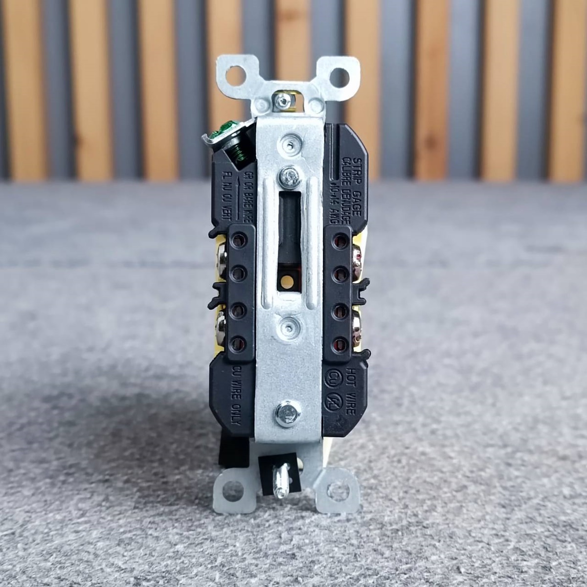 สีเหลือง เต้ารับ คู่3ขา R270U-Y สีเหลือง เต้ารับ AC ใส่ AC PANEL เต้าไฟฟ้า เต้าเสียบปลั๊กไฟ ปลั๊กไฟคู่ ปลั๊กตัวเมีย เอไอ-ไพศาล