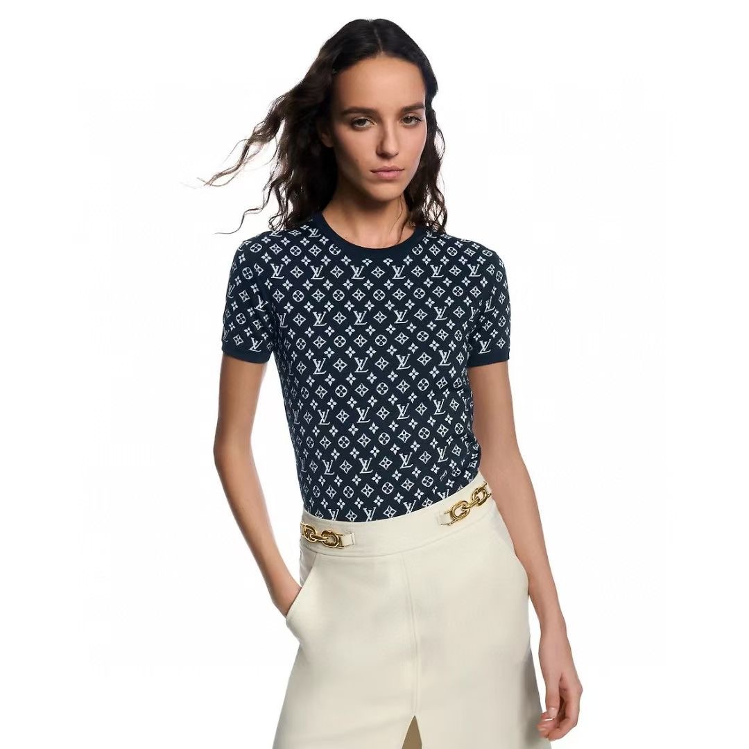 **DO** เสื้อ LV Monogram Jacquard Knit Top ใส่พอดีตัว สินค้าใหม่ ของแท้