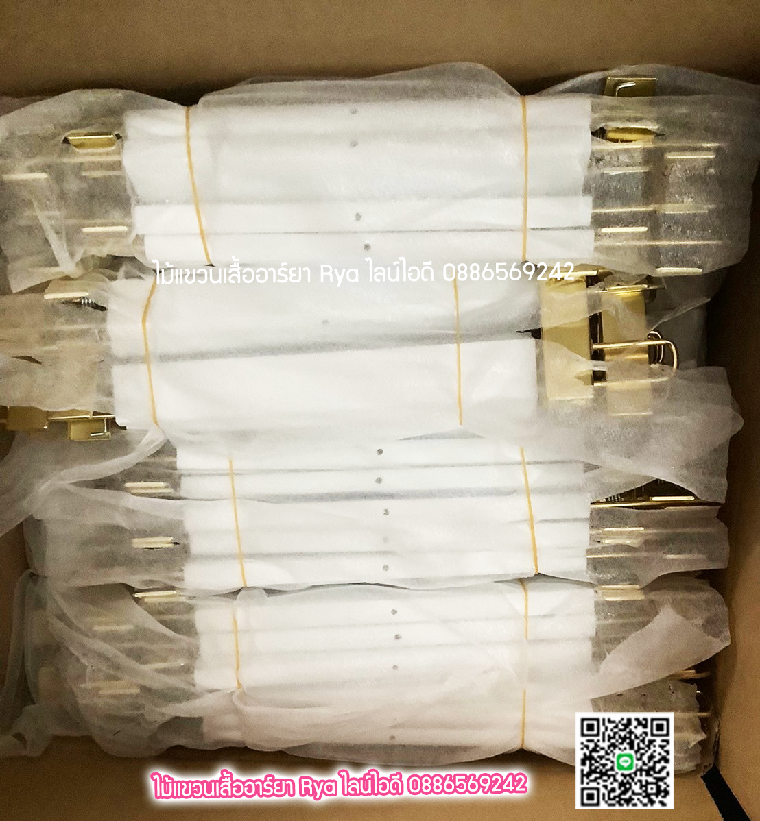 ไม้แขวนหนีบไม้แท้สีขาว ตะขอทองยาว ตัวหนีบเหล็กทองแข็งแตง ไม้หนีบกางเกง ไม้แขวนหนีบกระโปรง ไม้แขวนหนีบสวยหรูราคาประหยัด (10 โหลๆ ละ 325)