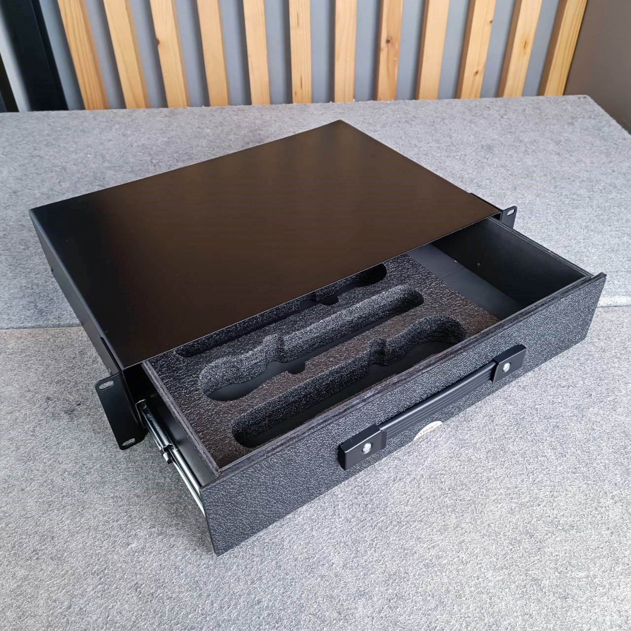 COMPACT DR212 ลิ้นชักRACK 2U 12นิ้ว+โฟม (มุมยุบ+รอยถลอก) RACK สำหรับเก็บไมค์หรืออุปกรณ์ต่างๆ ลิ้นชักRACK DR 212 เอไอ-ไพศาล
