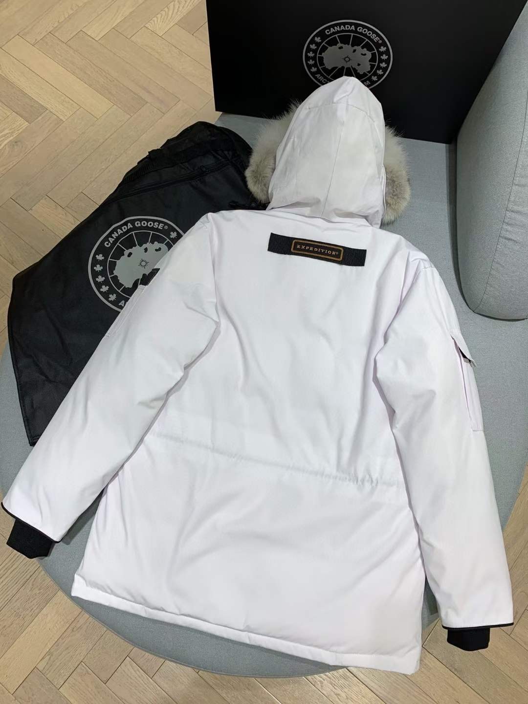 **Do** เสื้อ Canada Goose ใส่ได้ชาย หญิง สำหรับหนาวหรือหิมะตก ฮู้ดขนเฟอร์ มี 6 สีให้เลือก สินค้าใหม่ ของแท้