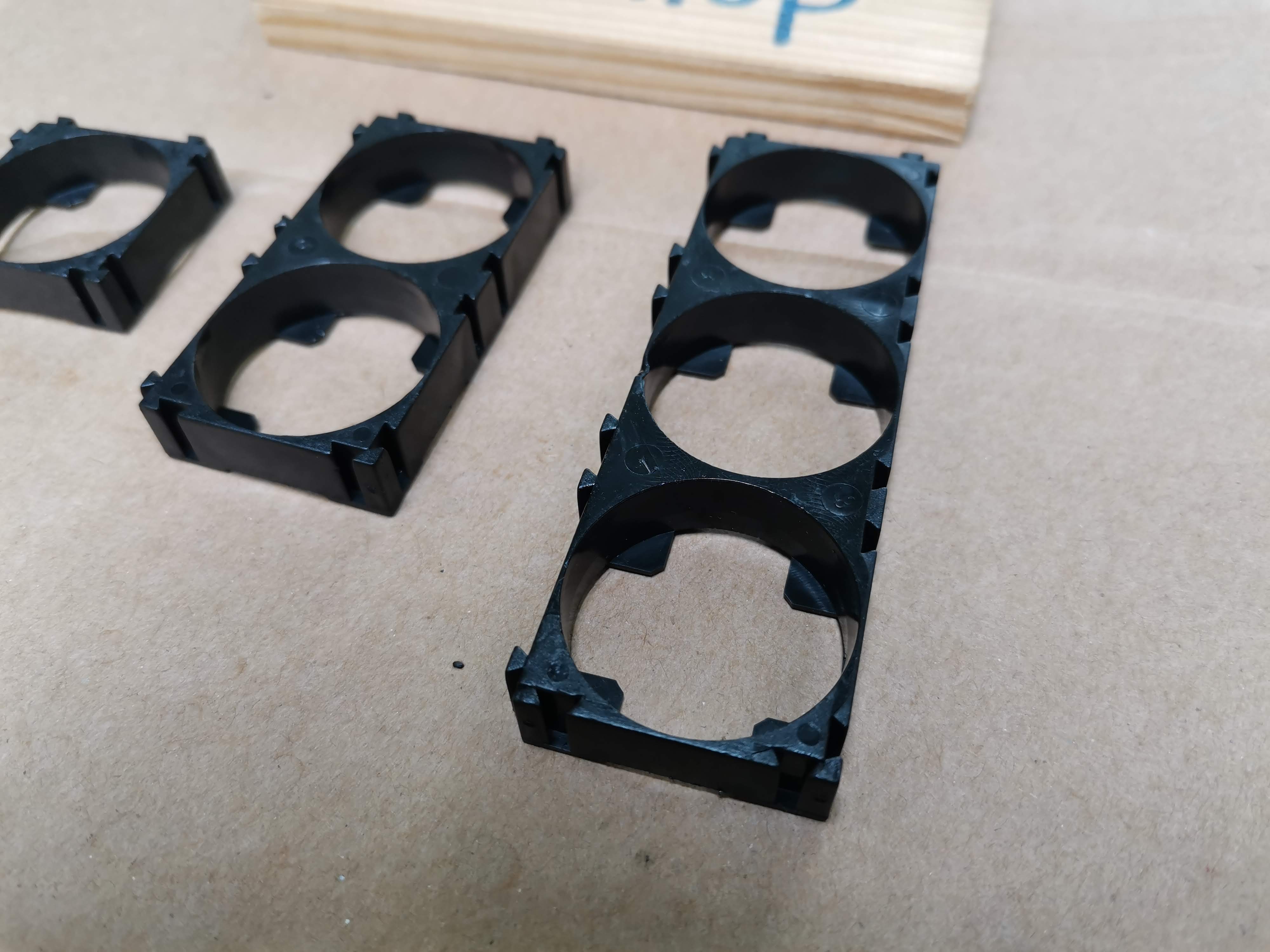 26650 Battery Case Holder Bracket 10ตัวชุด แผ่นบาสเก็ต ตัวยึดแบตเตอรี่ 26650 แต่ละตัวสามารถต่อเป็นแพได้