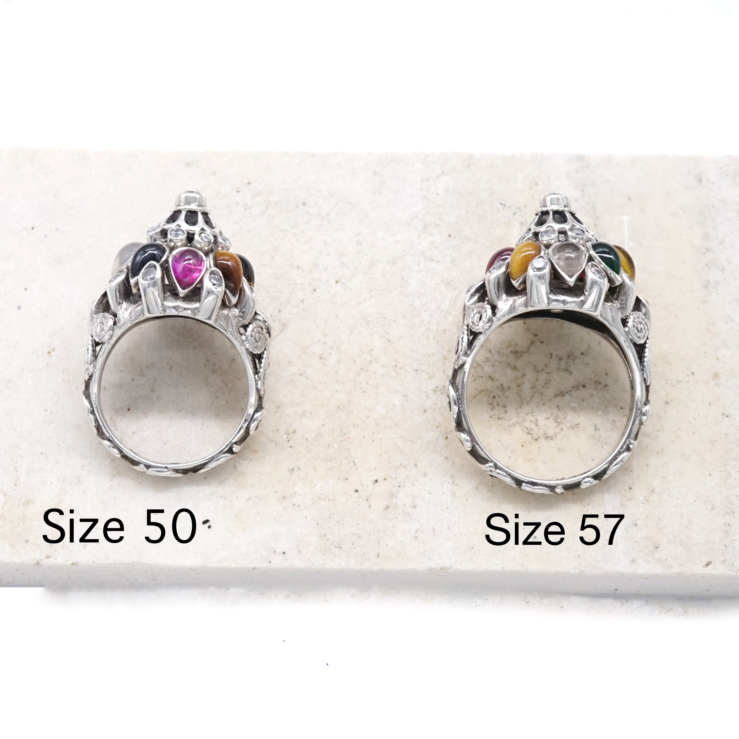 แหวนนพเก้าตัวเรือนเงินแท้ ฝังพลอยเก้าชนิดตรงตามตำรา นำความโชคดีและเสริมสิริมงคลรอบด้านให้กับผู้สวมใส่ค่ะ