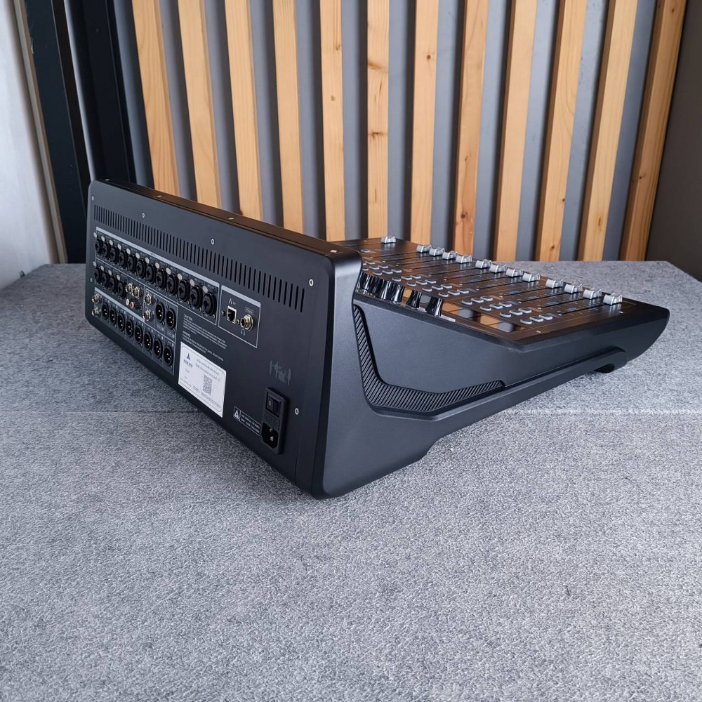 MICROTECH TQ-22 MIXER DIGITAL TQ 22 TQ22 ดิจิตอลมิกเซอร์ 16 อินพุต 8 Aux มีจอแบบสัมผัส เอไอ-ไพศาล