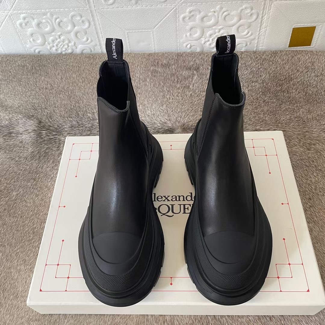 **do** รองเท้า Alexander McQueen chunky-sole Chelsea boots สินค้าใหม่ ของแท้