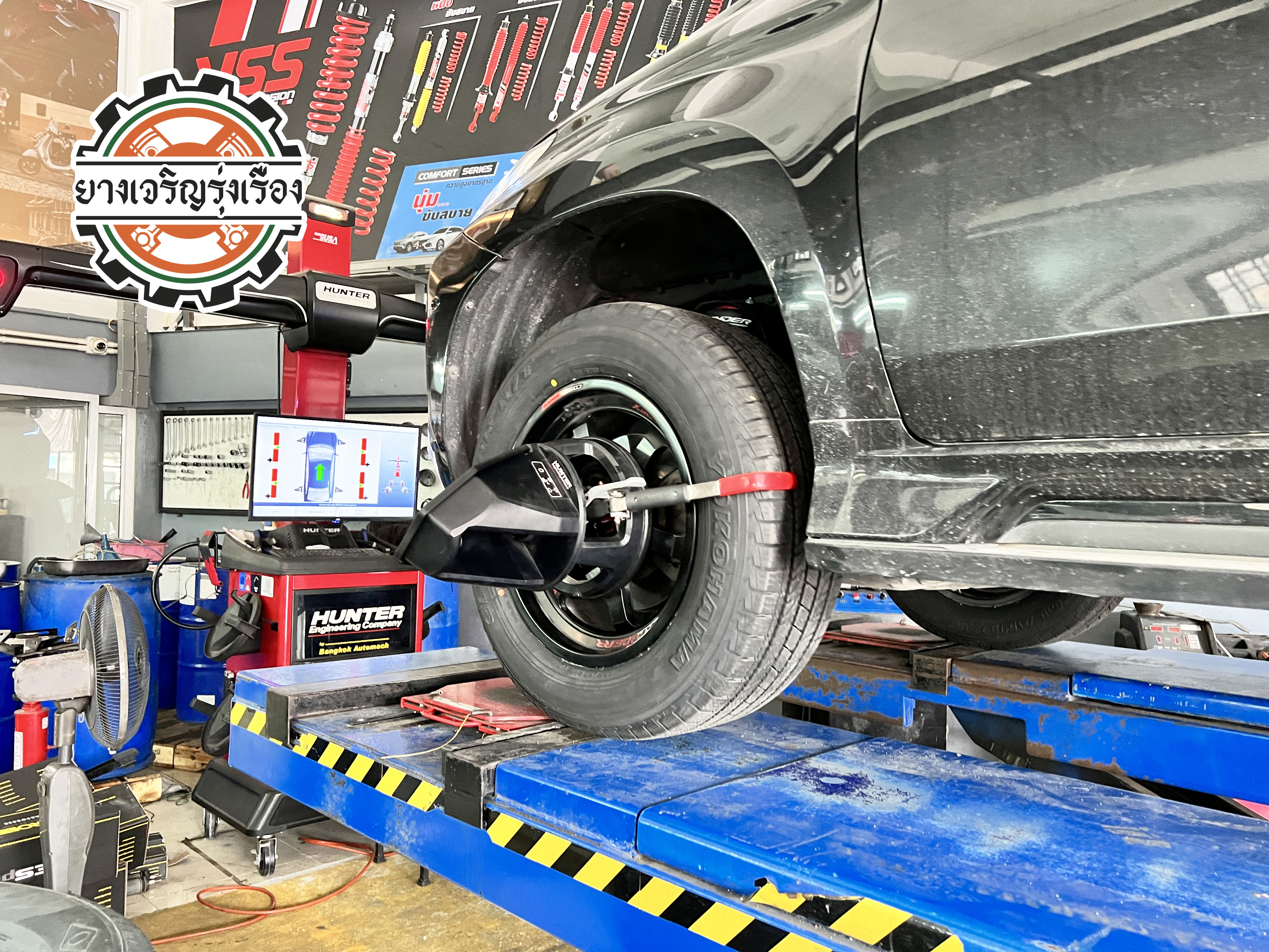 MITSUBISHI PAJERO เข้ารับบริการเปลี่ยนยางรถยนต์ เน้นยางผลิตญึ่ปุ่น ☄️YOKOHAMA GEOLANDAR H/T G056 ขนาด 265/60R18 𝙧𝙫𝙞𝙘𝙚 บริการทางร้านเรารับทำอะไรบ้าง 🔧 ติดตั้งยางแบบไร้รอย 100% 🔧 บริการสลับยาง ตามอายุ 🔧 มียางรถยนต์ทุกยี่ห้อให้เลือกซื้อ 🔧 เช็คช่วงล่าง แก้ปัญหาให้ตรงจุด 🔧 บริการล้างลิ้นปีกผีเสื้อ 🔧 บริการเช็คระยะรถยนต์ 🔧 เปลี่ยนถ่ายของเหลวทั้งระบบ 🔧 ตั้งศูนย์ด้วยเครื่อง HUNTER นำเข้าจาก USA สอบถามข้อมูลเพิ่มเติม หรือนัดหมายเข้ารับบริการ Tel : 08-6569-1915 Tel : 08-6544-5963 Line id : @88rw Tiktok : https://www.tiktok.com/@88rwycrr Youtube : https://youtube.com/@88rw Facebook : https://www.facebook.com/88rwtire Location : https://goo.gl/maps/HrNUAZXPN94KvxZ98?coh=178573&entry=tt #รถยนต์มีปัญหาไม่รู้ต้องแก้ตรงไหน ทางเรายินดี ตรวจหาปัญหาและหาวิธีแก้ บอกลูกค้าก่อนลงมือทำเสมอราคาเป็นธรรมไม่เอาเปรียบ สบายใจคุณลูกค้า ---------------------------------- ดูแลให้คำปรึกษาทุกปัญหาคาใจ ไม่ทิ้งลูกค้า มีบริการหลังการขาย 【ให้ผู้เชี่ยวชาญของเรา ดูแลรถคุณ】 ร้านยางเจริญรุ่งเรือง ยินดีต้อนรับครับ ---------------------------------- #โช๊คอัพรถยนต์ #monroe #yss #kayaba #profender #ร้านยางเจริญรุ่งเรือง #นนทบุรี #งามวงศ์วาน #amsfix #บริการช่วงล่างรถยนต์ #ซ่อมบำรุงช่วงล่าง #เซทอัพโช๊คอัพรถยนต์