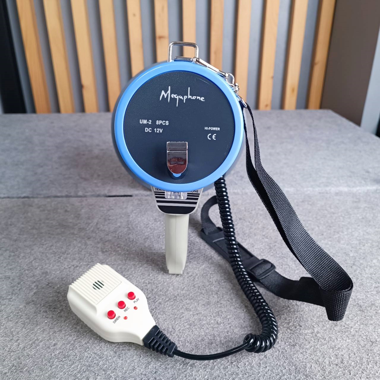 DECCON MG-3008U MG 3800โทรโข่งอัดเสียงได้ 9นิ้ว MG3008 U 70W เเบต USB โทรโข่ง ขนาด 9นิ้ว กำลัง 70วัตต์ แถมแบตเตอรี่ มีไซเรน MG 3008 U MG 3008U MG3008 U เอไอ-ไพศาล