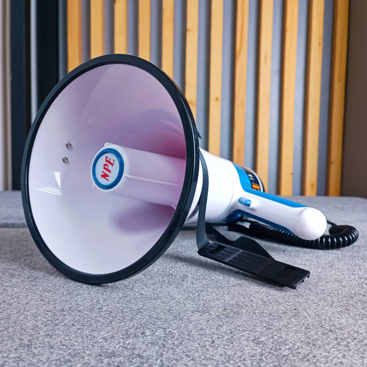 NPE SR-66 โทรโข่ง อัดเสียง ชาร์จแบตได้ USB Bluetooth Megaphone ขนาด 6 นิ้ว กำลังขับ 80 W SR 66 SR66 เอไอ-ไพศาล