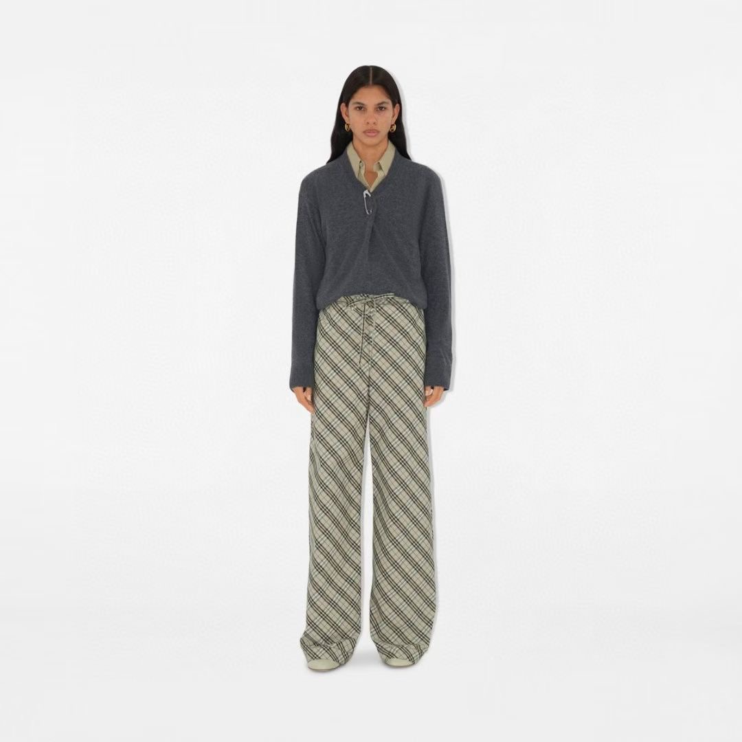 **do** กางเกงผ้าเอวยางยืด Burberry Check Cotton Pyjama Trousers สินค้าใหม่ ของแท้