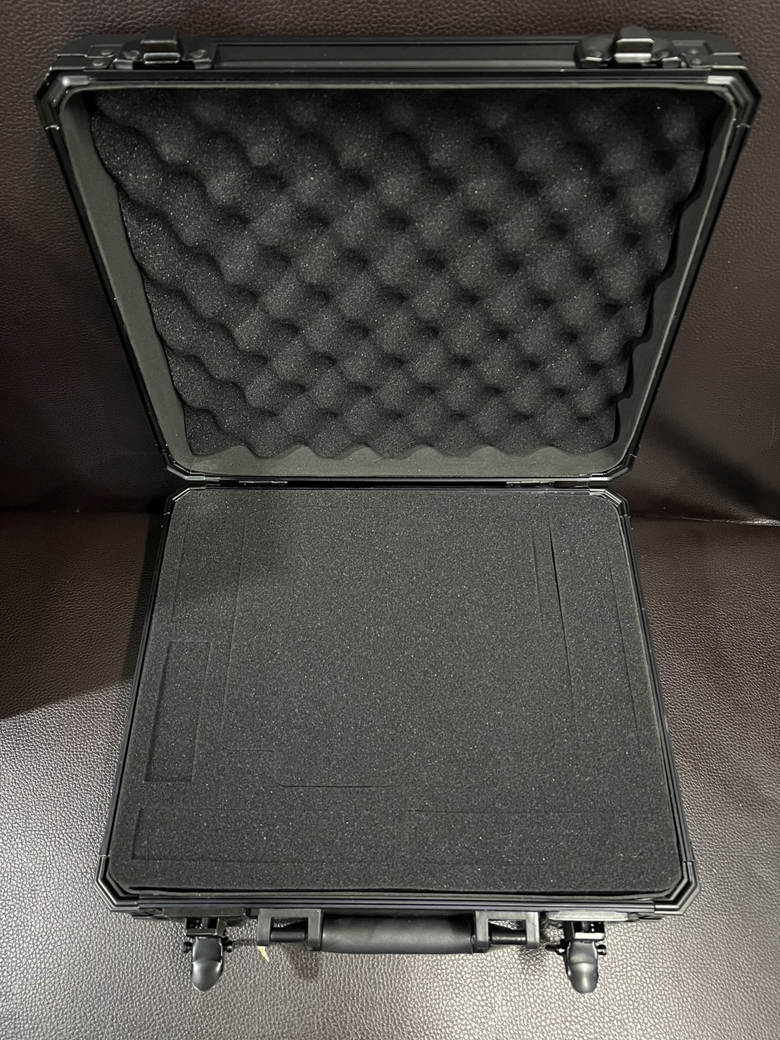 กระเป๋าวิทยุ งานอลูมิเนียม ขนาด 32x27x14Cm