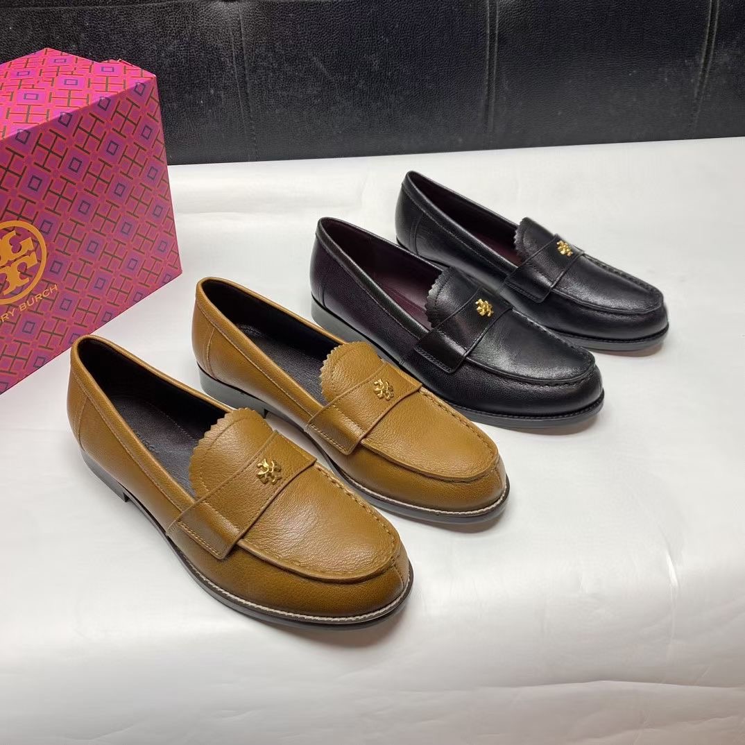 **do** รองเท้า Tory Burch Perry logo-plaque loafers มี 2 สีให้เลือก สินค้าใหม่ ของแท้
