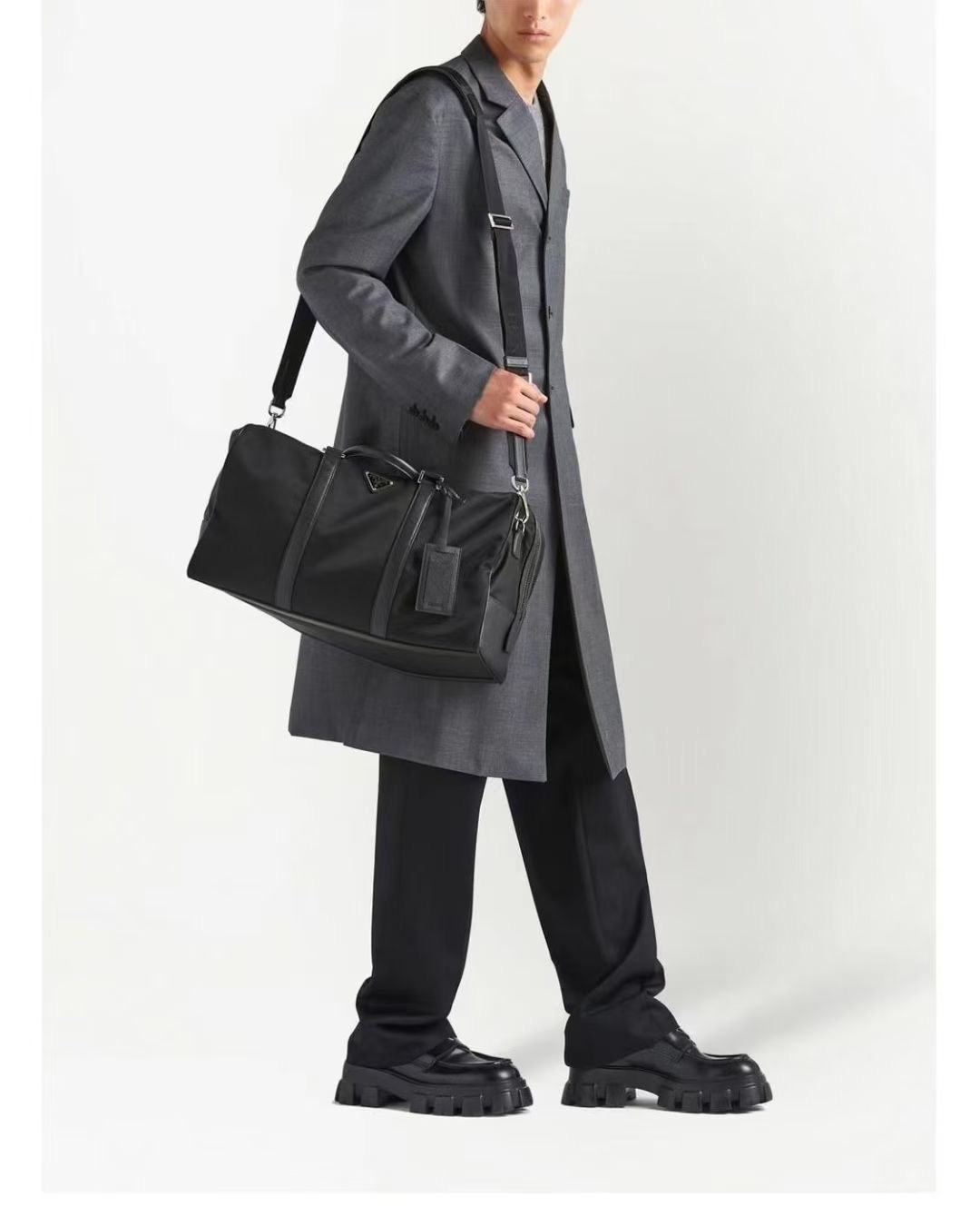 **do** กระเป๋าเดินทาง Prada Re-Nylon and Saffiano leather ใส่เสื้อผ้า1-3 วัน สินค้าใหม่ ของแท้