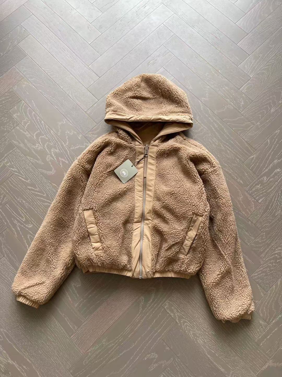 เสื้อกันหนาวมีฮู้ดใส่ได้ 2 ด้าน Canada Goose Women's Alberni Reversible Fleece Bomber Jacket มี 3 สี สินค้าใหม่ ของแท้