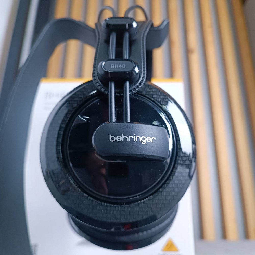 ราคาเฉพาะหูฟังไม่รวมขาแขวน BEHRINGER BH-40 หูฟัง หูฟังครอบหู หูฟังมอนิเตอร์ หูฟังสตูดิโอ Studio Monitoring Headphones BH 40 BH40 เอไอ-ไพศาล