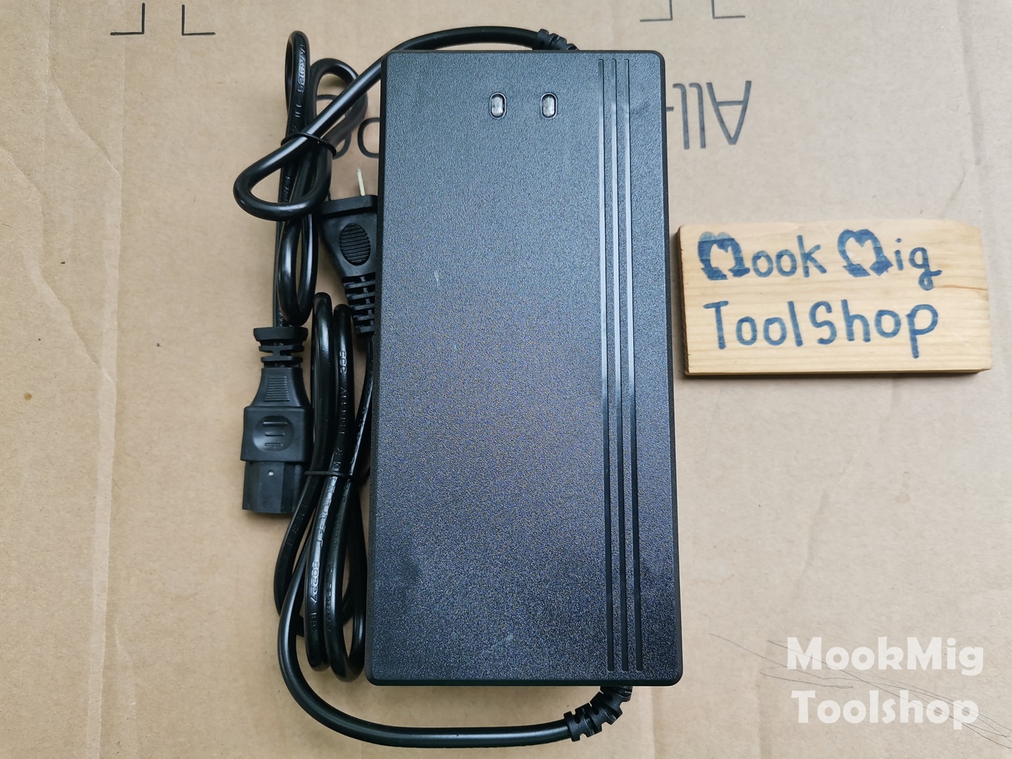 Adaptor Charger ยี่ห้อ Fast Suer 36V - 72V สำหรับชาร์จแบตเตอรี๋ Li-Ion , Lifepo4 หัวปลั๊ก IEC รถไฟฟ้า แบตเตอรี่