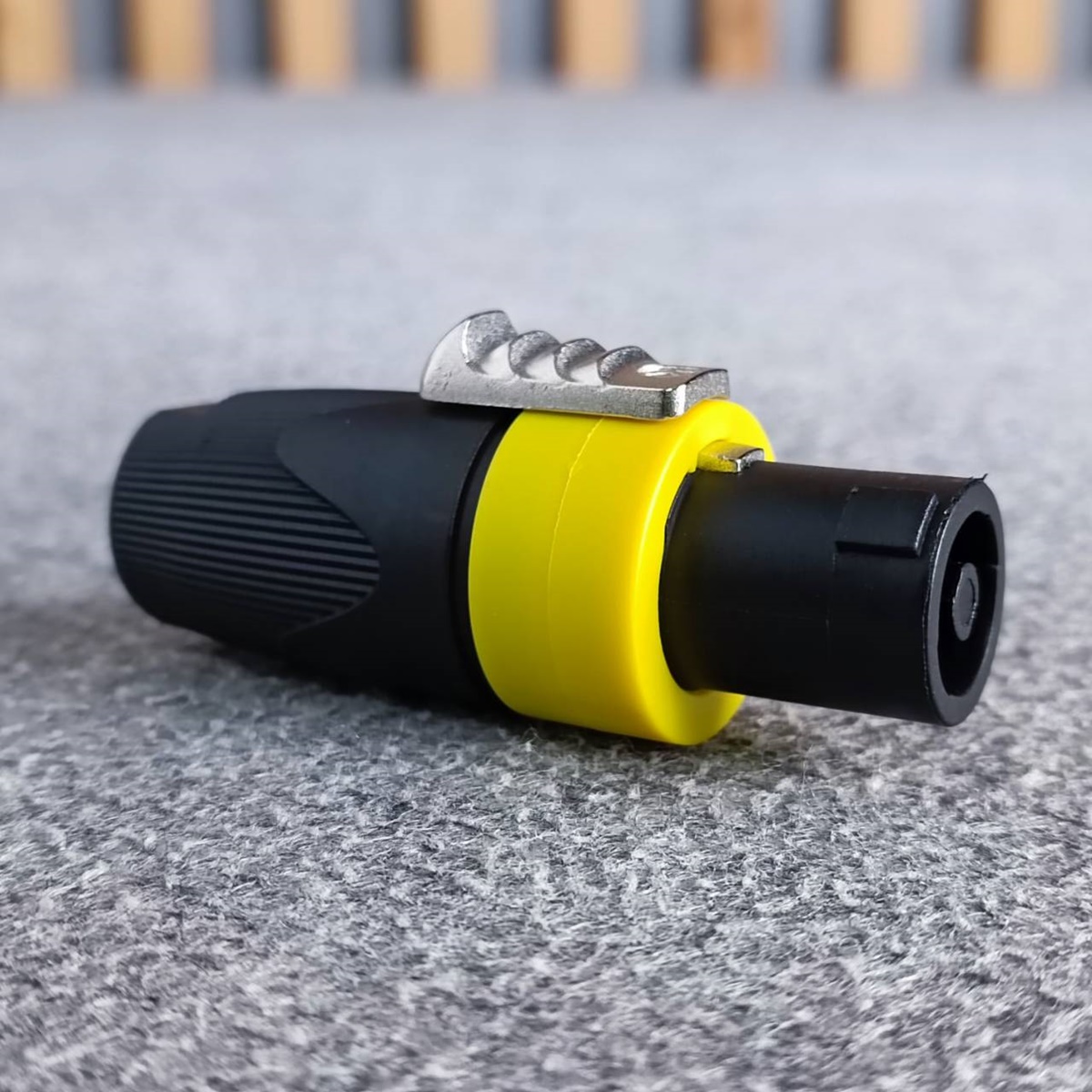 1อัน สีเหลือง KANE COPPER2 speakon ตัวผู้ สีเหลือง ปลั๊กสเปคคอน 4ขั้ว สเปคคอนตัวผู้ สเปคคอนตู้ลำโพง เอไอ-ไพศาล