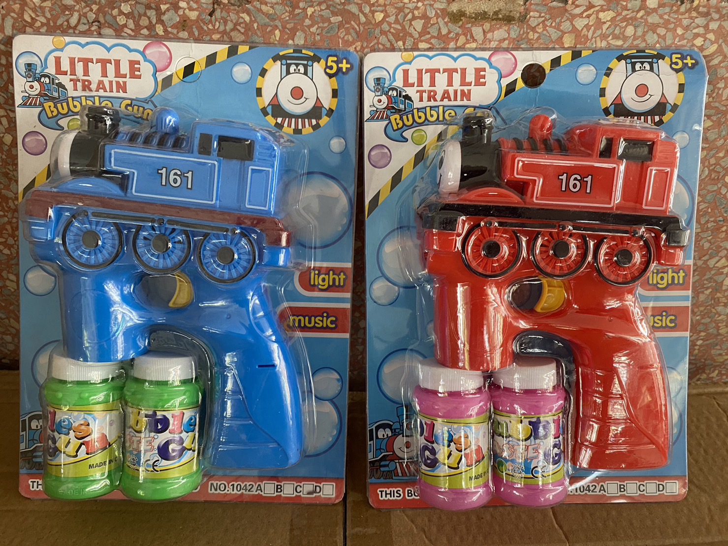 1042B ของเล่นเด็กปืนเป่าฟอง ปืนยิงฟองสบู่ ปืนโทมัสเป่าฟองมีเสียงไฟใส่ถ่าน ปลีกชิ้นละ