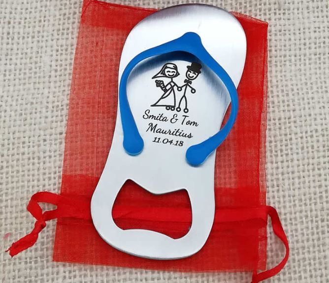 ของชำร่วยงานแต่งงาน ของที่ระลึก ที่เปิดขวด รองเท้าแตะ รองเท้าหูคีบ สามารถเลเซอร์ ชื่อ บ่าวสาว โลโก้ ได้ 240775