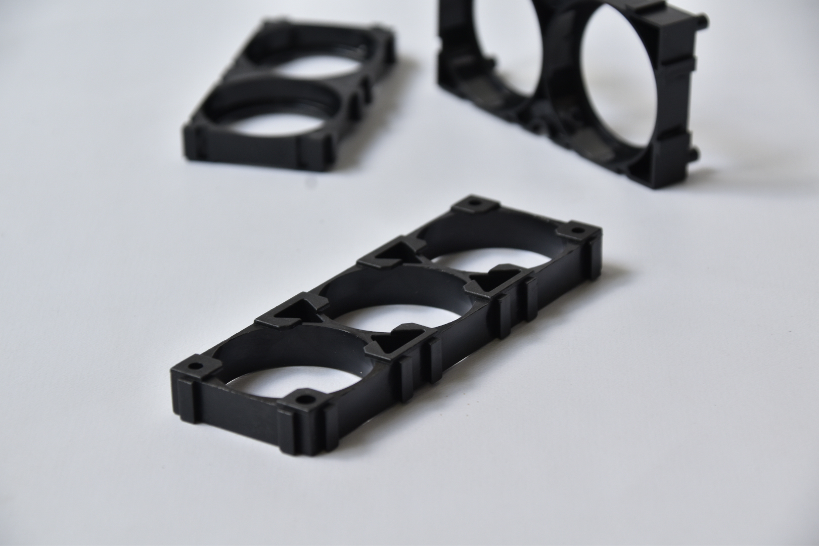 แผ่นบาสเก็ต รางแบต Battery Case Holder Bracket ตัวยึดแบตเตอรี่ 32 33 38 40 มม สำหรับแบตเช่น 32650 32700 33140 38121 40135 หรือขนาดหัวขนาดเดียวกัน