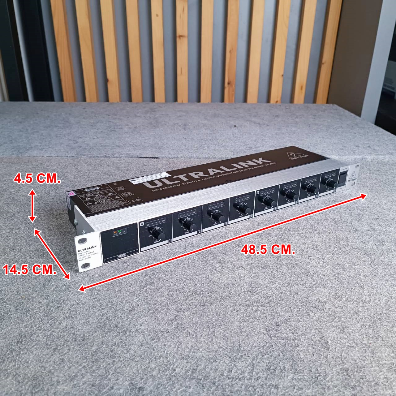 BEHRINGER DS-2800 ULTRALINK Microphone Splitter เครื่องแยกสัญญาณ 2-Input 8-Output โปรเซสเซอร์ DS 2800 DS2800 เอไอ-ไพศาล