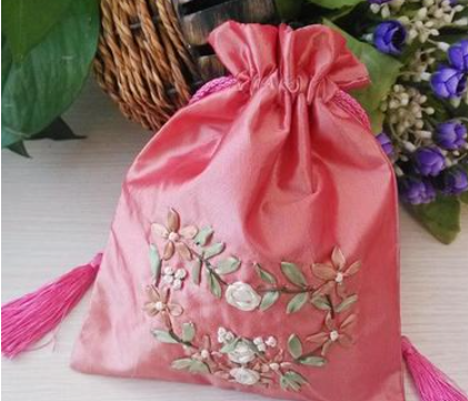 ถุงผ้าซาติน ปักลายดอกไม้ แบบสวย ๆ ถุงผ้าใส่ของชำร่วย แบบหวาน ๆ ลายดอกไม้ สุดหรู 359592