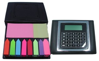 Post-it ในกล่องหนัง+เครื่องคิดเลขที่หน้าปก, Post-it ในกล่องหนัง+เครื่องคิดเลขที่หน้าปก สกรีนโลโก้ได้ ของพรีเมี่ยม ของขวัญ ของที่ระลึก ของชำร่วย