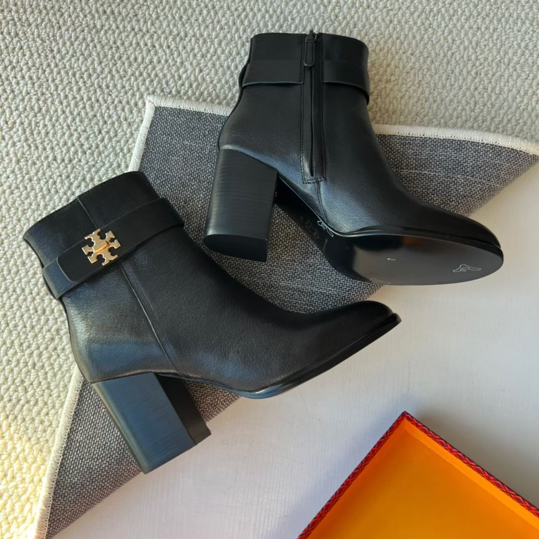 **do** รองเท้าหนังบู้ทสั้น Tory Burch T Lock High Heel Ankle Boots มี 2 สี สินค้าใหม่ ของแท้