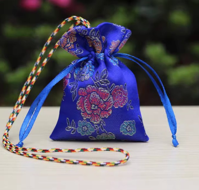 ถุงผ้าใส่ของชำร่วย ขนาดเล็ก ถุงผ้าซาติน ปักลายดอกไม้ หลากสี แบบสวย ใส่ของขวัญของชำร่วย 802253